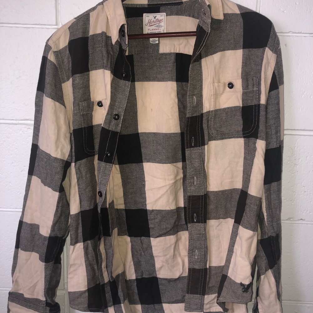 Comfort fit- Two patch pockets- Soft 100% cotton